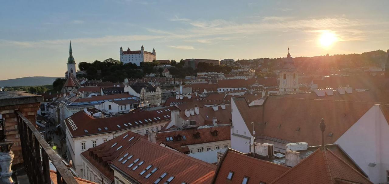 Le Monde - Amazing 5bdr In Downtown Apartment Bratislava